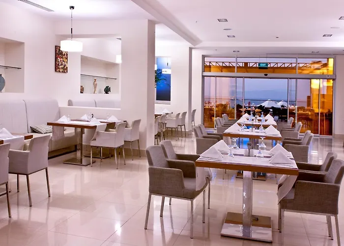 Курортный комплекс Hilton Bodrum Turkbuku & 5*