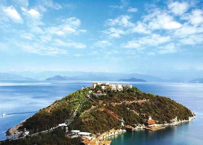 Курортный комплекс Hilton Bodrum Turkbuku & 5*