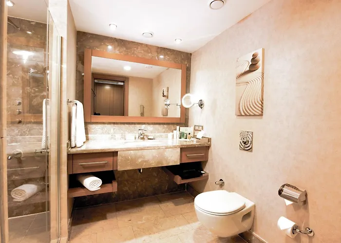 Курортный комплекс Hilton Bodrum Turkbuku & 5*