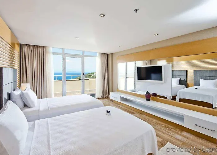 Курортный комплекс Hilton Bodrum Turkbuku & 5*